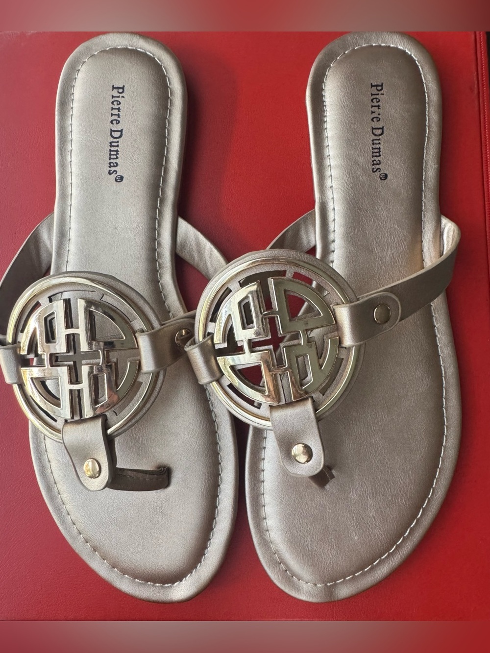 Pierre Dumas Women's Metallic Gold Circle Emblem Thong Sandals